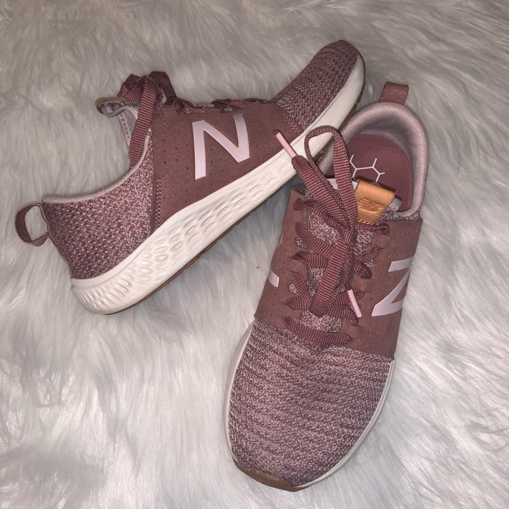 New Balance Fresh Foam sneakers size 9! Excellent condition